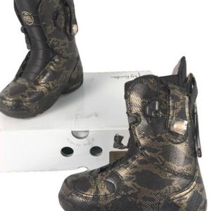NEW in The Box Burton Modern Snowboard Boots!